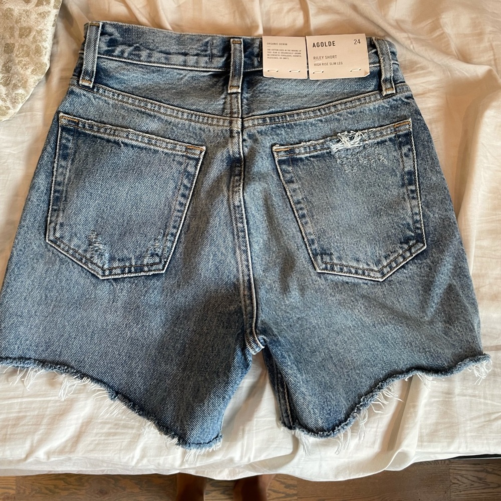 agolde riley shorts size 24.